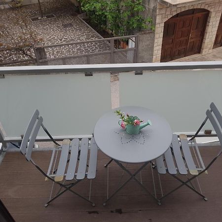 Studio Flat For 2 Apartment Makarska Exterior photo